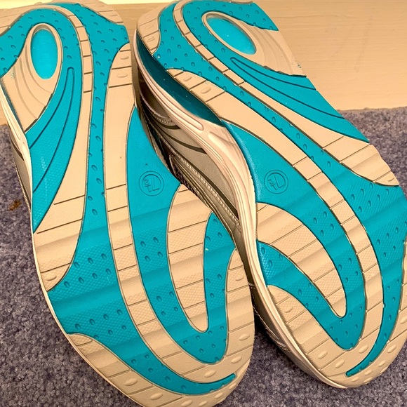 Trim Step Walk it Off Silver and Blue Womens  9 size available - Picture 12 of 13